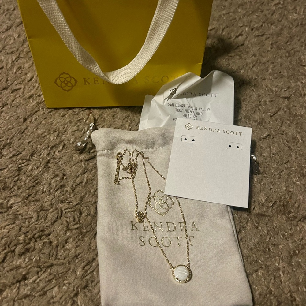 Kendra Scott Gold volleyball Necklace